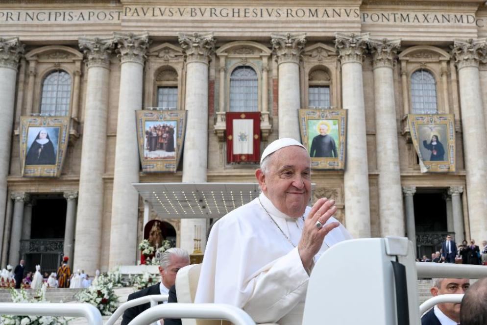 Papa Francesco durante l'ultima canonizzazione di 14 nuovi santi - Vatican media