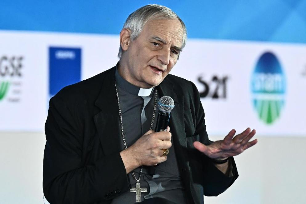 Il cardinale Matteo Zuppi all'assemblea dell'Anci di Genova - Ansa