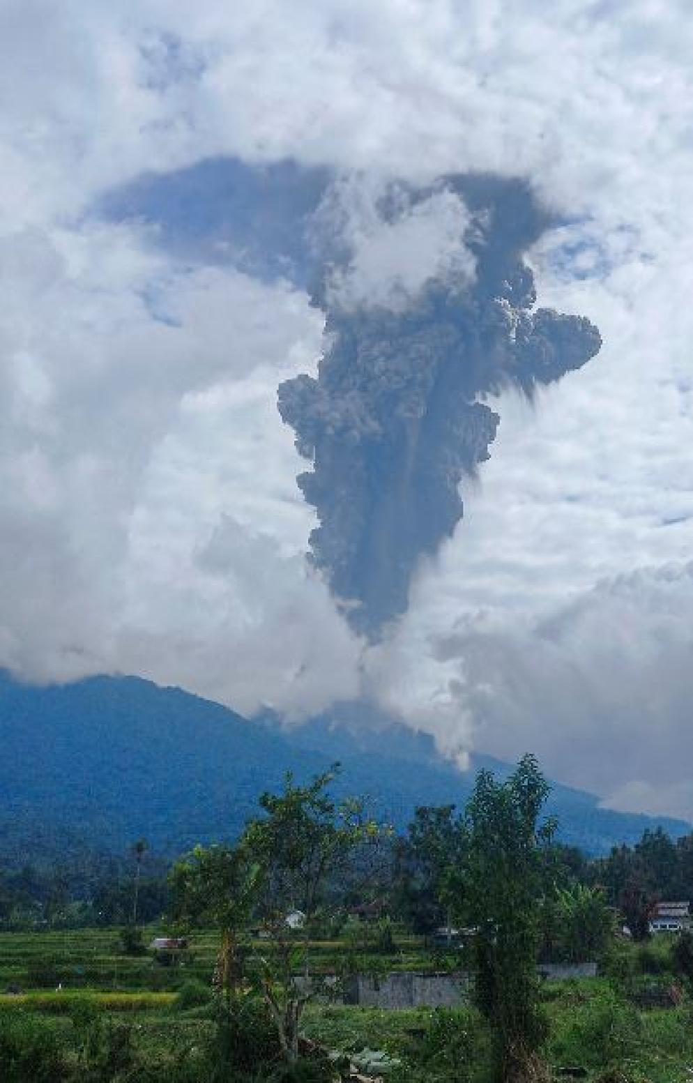 Indonesia, nell'isola di Sumatra è in corso l'eruzione del vulcano Marapi - Reuters