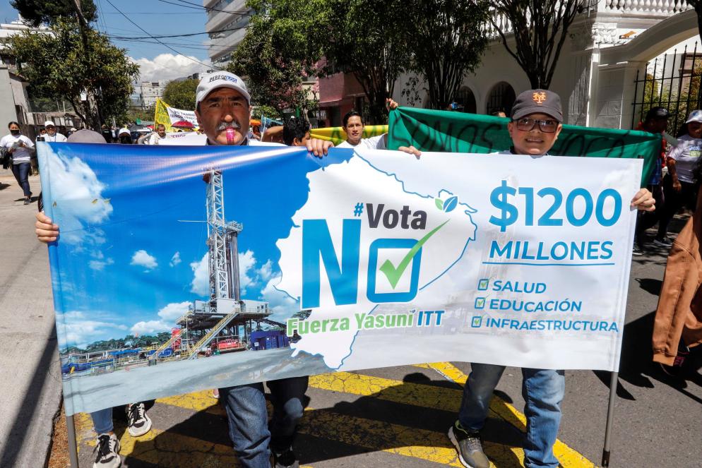 Campagna degli attivisti contro l'estrazione di petrolio in Amazzonia - Ansa