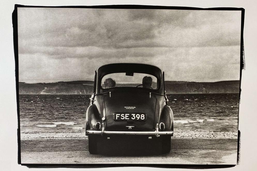 Gran Bretagna 1977, stampa al platino, esposta presso Alessia Paladini Gallery di Milano - © Gianni Berengo Gardin