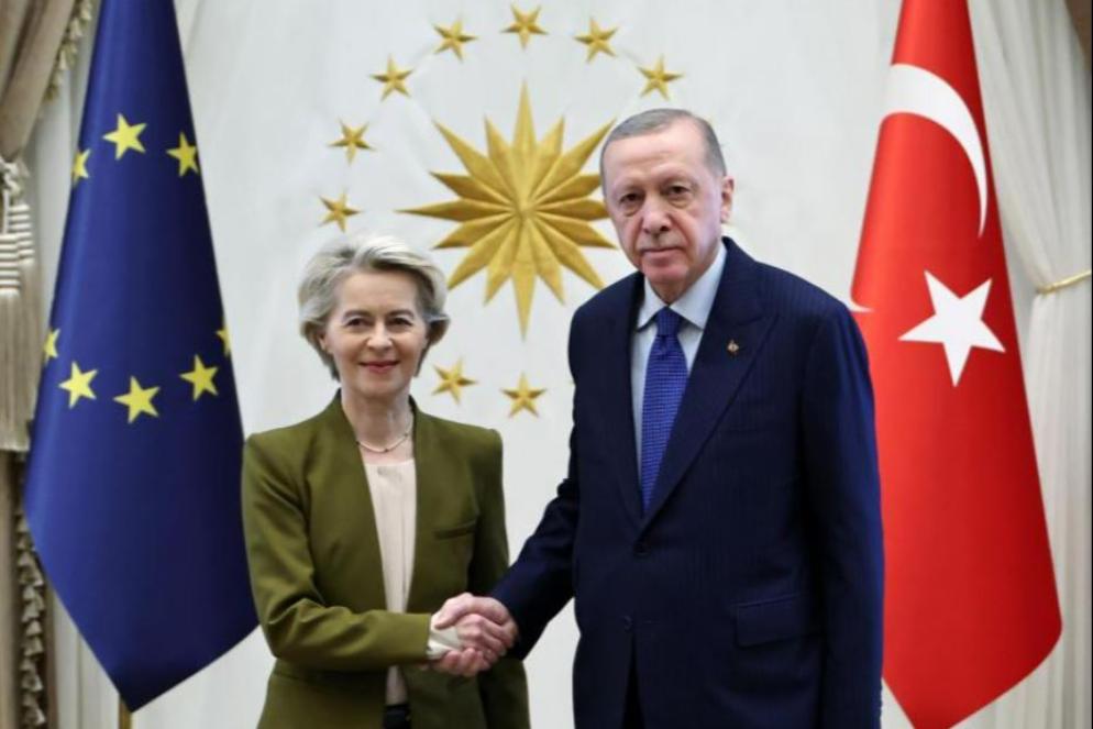 Ursula von der Leyen con Erdogan - ANSA