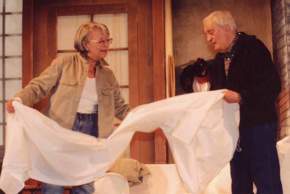 Isa Barzizza con Nando Gazzolo in una scena dello spettacolo teatrale “Sul lago dorato”