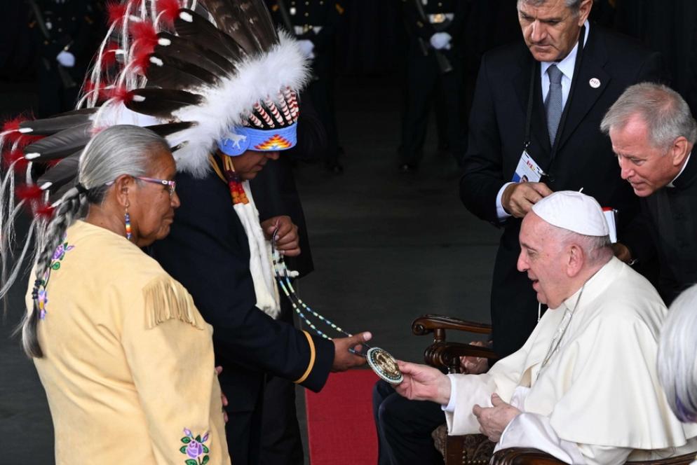 Papa Francesco incontra i nativi a Edmonton - Ansa