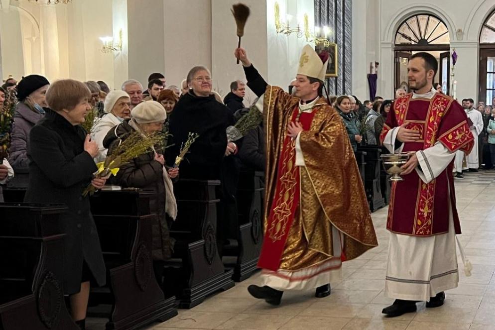Il vescovo Vitalii Kryvytskyi nella Cattedrale latina di Sant’Alessandro a Kiev - Gambassi