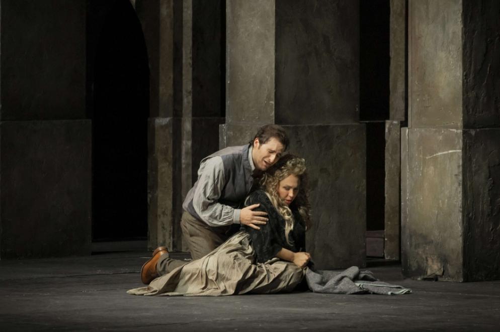 Il tenore sostituto Riccardo Massi e il soprano Maria José Siri nella «Manon Lescaut» a Genova - Lauricella/Teatro Carlo Felice di Genova