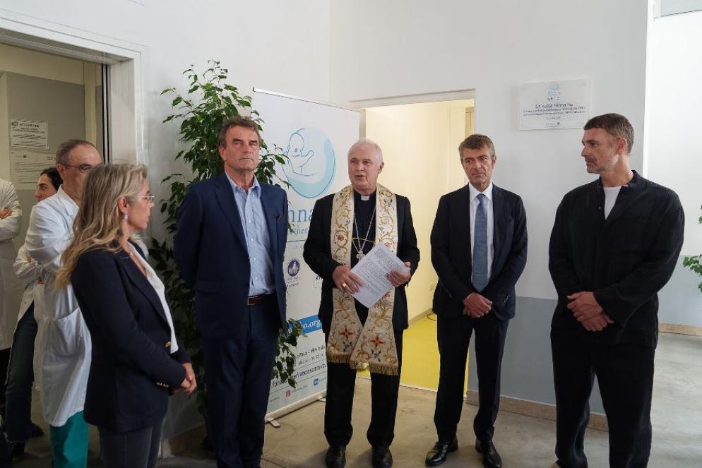 Da sinistra: Mariavittoria Rava, Antonio Chiaretti, monsignor Claudio Giuliodori, Marco Elefanti e Raoul Bova - Reply Studio Srl