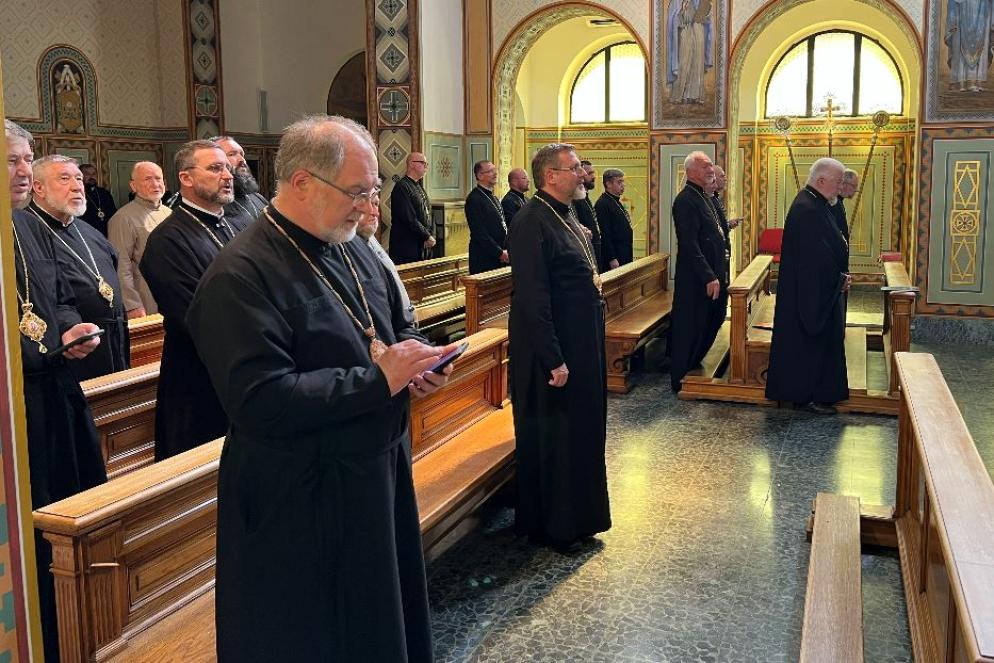 Un momento di preghiera dei vescovi che hanno partecipato al Sinodo della Chiesa greco-cattolica ucraina - Gambassi