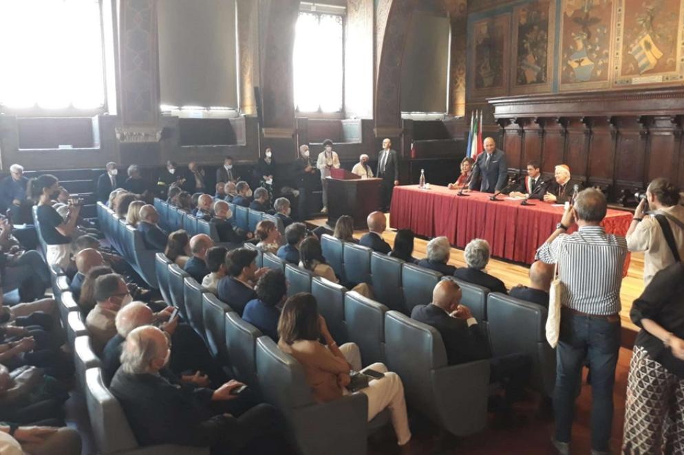 La cerimonia per il conferimento della cittadinanza onoraria di Perugia al cardinale Gualtiero Bassetti - Ansa