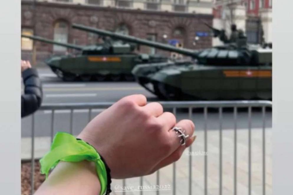 Le immagini dei nastri rilanciate dall'account Save Russia - .