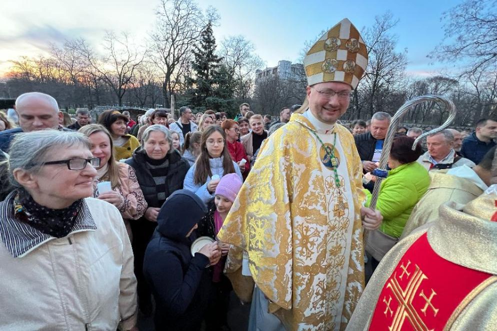 La veglia pasquale a Zaporizhzhia con il nunzio apostolico, l’arcivescovo Visvaldas Kulbokas - Gambassi