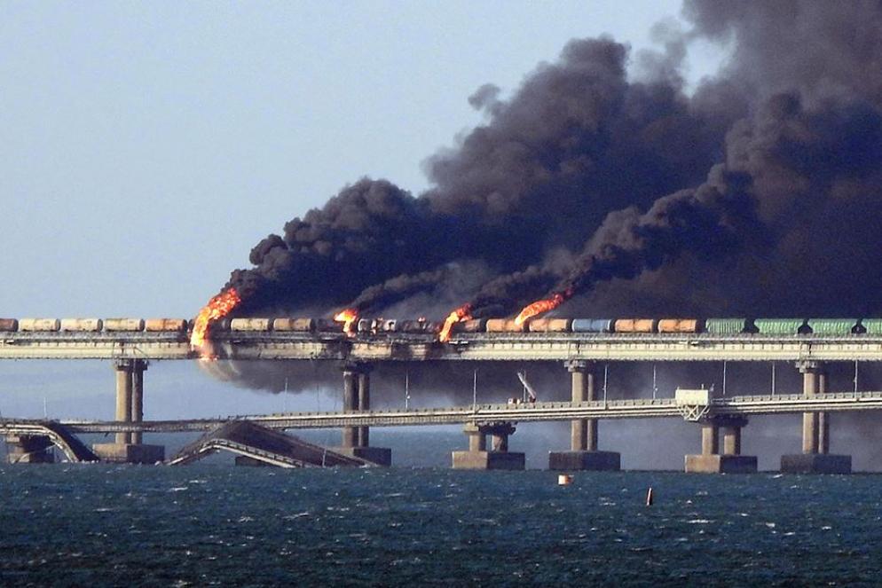 Un ponte distrutto dai missili russi - Ansa