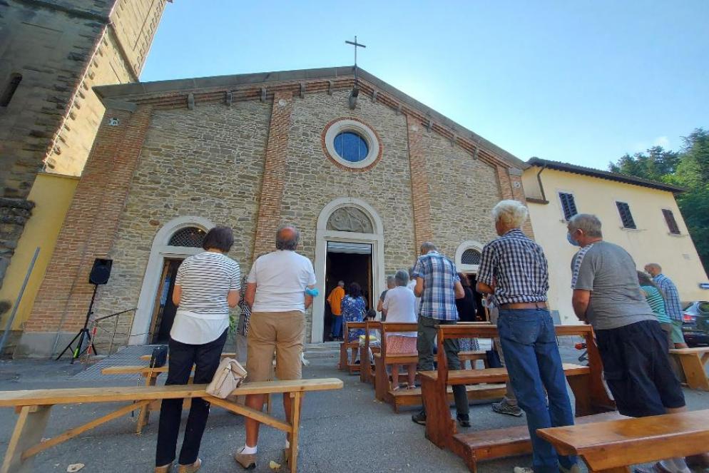 La celebrazione della Messa in una parrocchia italiana - Gambassi