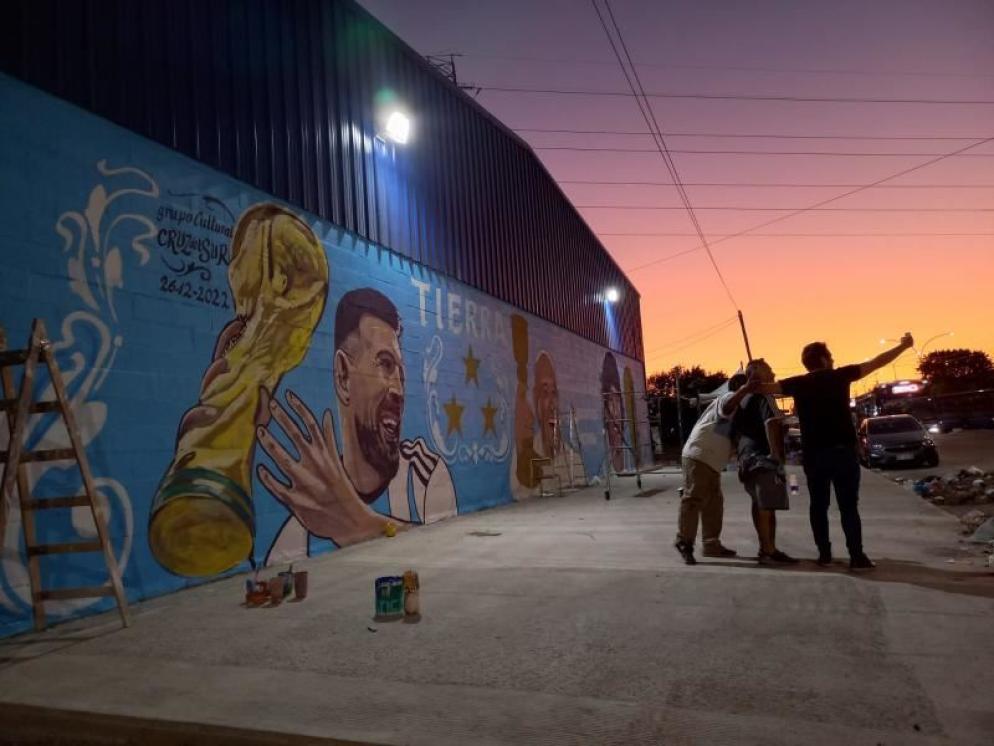Alcuni dei murales realizzati dal gruppo Cruz del sur nelle “villas miserias” attorno a Buenos Aires - Lucia Capuzzi