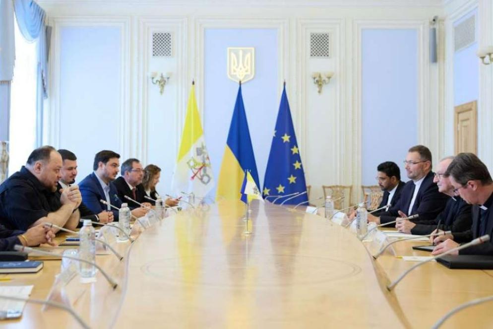 Il colloquio fra il cardinale Pietro Parolin e il presidente del Parlamento, Ruslan Stefanchuk, con le rispettive delegazioni - Verchovna Rada