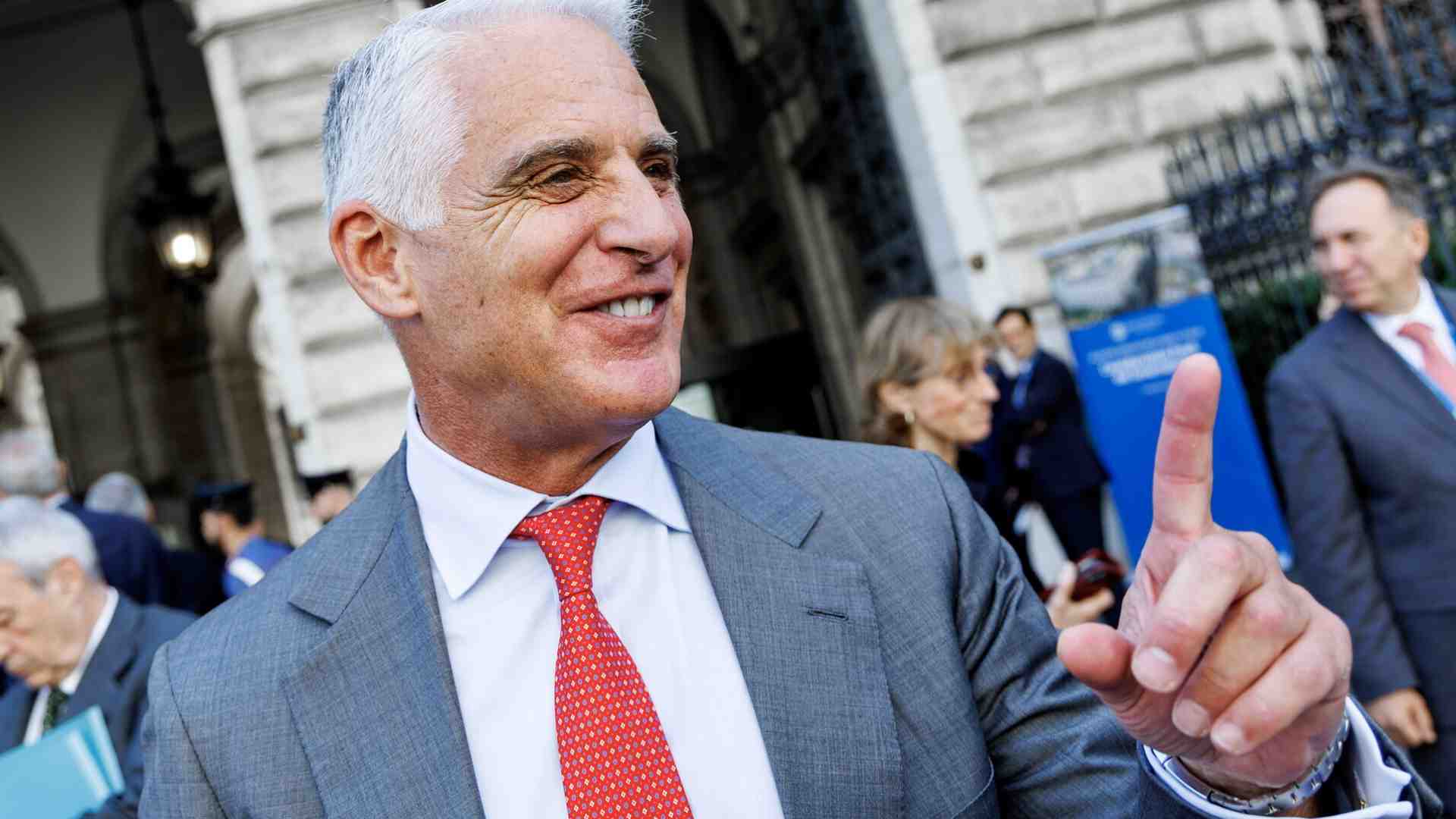 Immagine di I tre fronti di Orcel tengono in ostaggio il risiko bancario