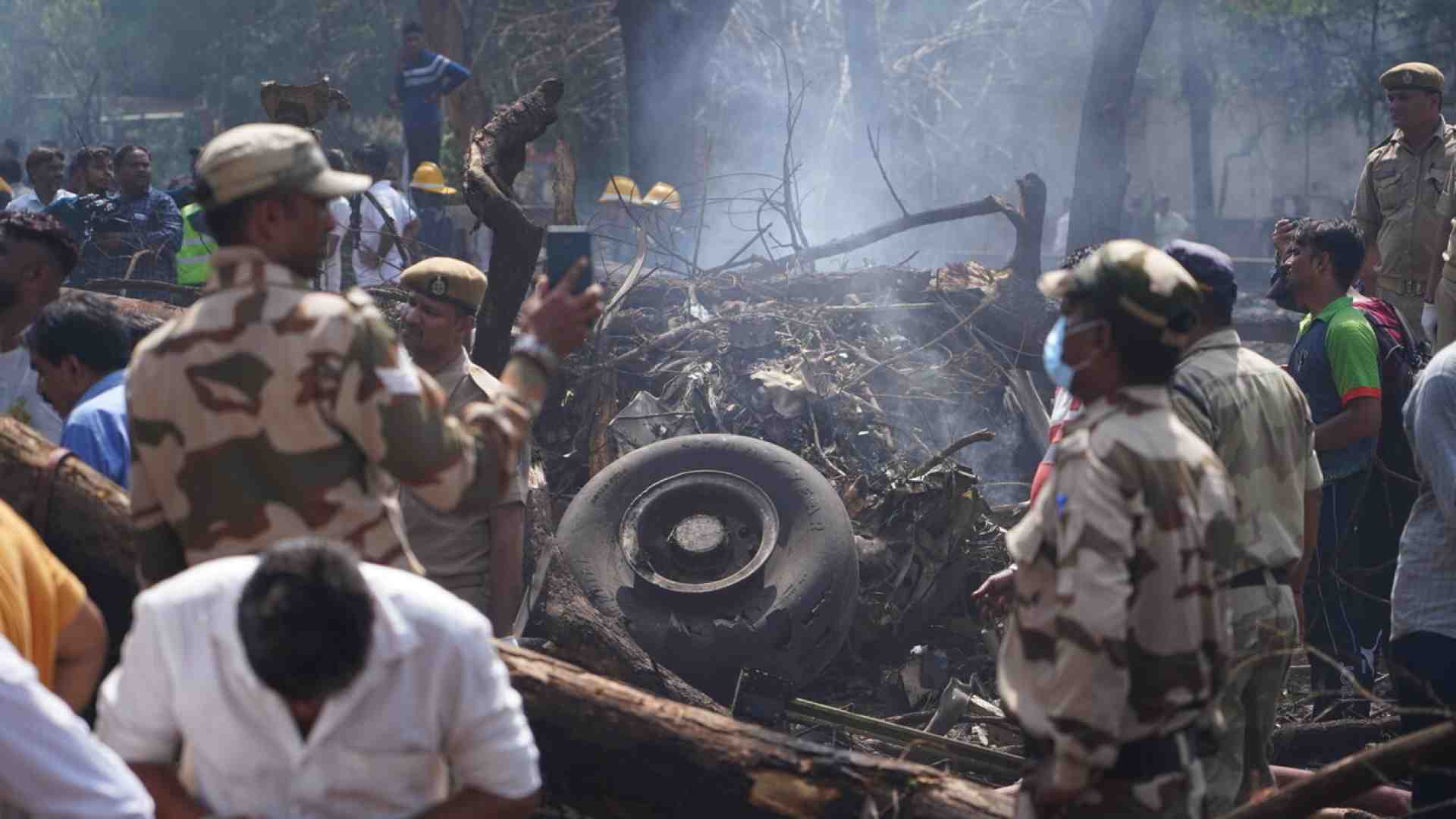 Immagine di Un aereo di linea si schianta dopo il decollo in India. Almeno 200 morti
