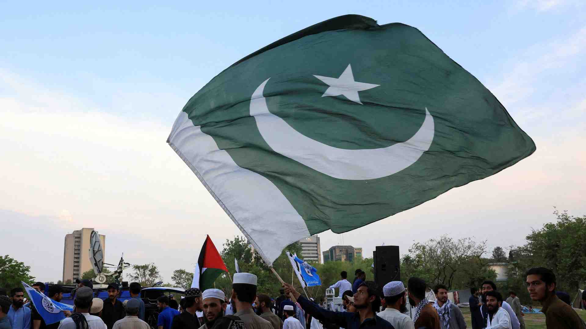 Immagine di India e Pakistan: divisi dalla povertà, uniti dalla corsa al riarmo