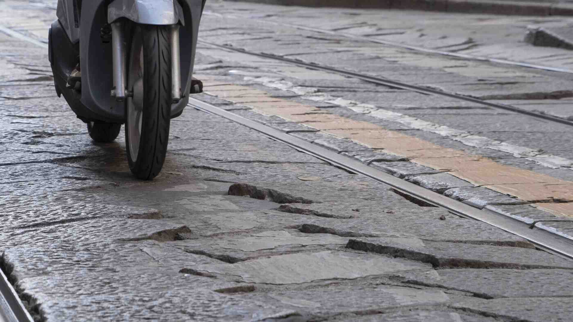 Immagine di Togli il pavé, metti il pavé. Fissazioni di Sala