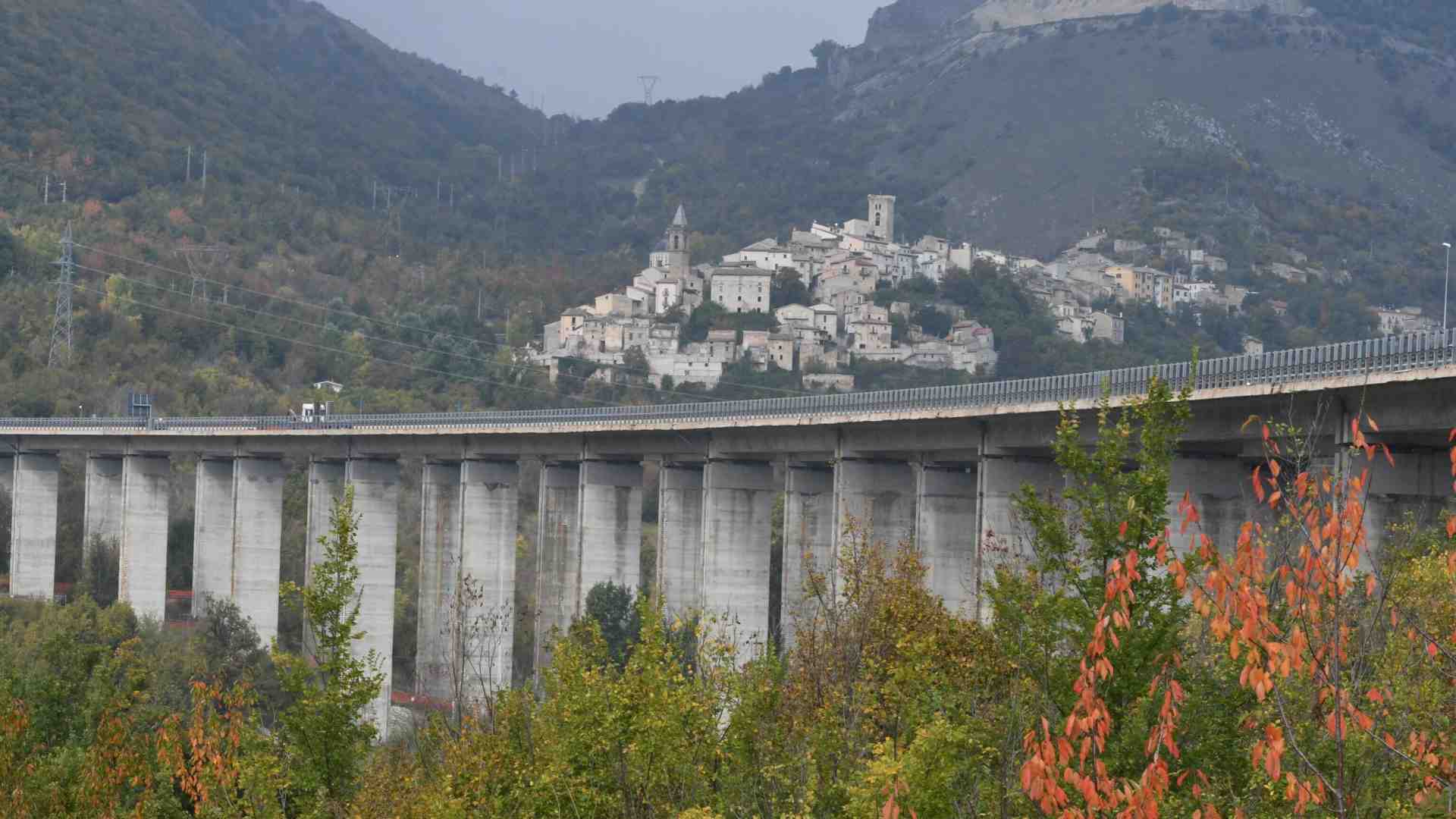 Immagine di Settima assoluzione per Strada dei Parchi: sicuri i viadotti sulle autostrade A24 e A25