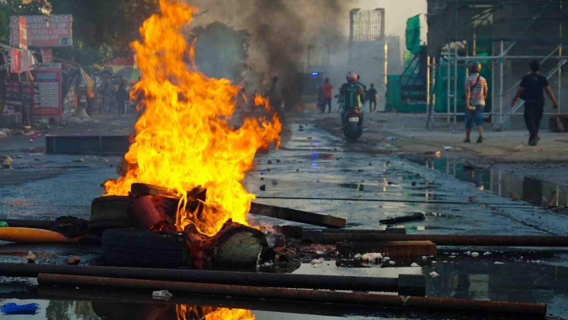 Immagine di Non basta obbligarli a spegnere il cellulare se non ascoltiamo il loro dolore