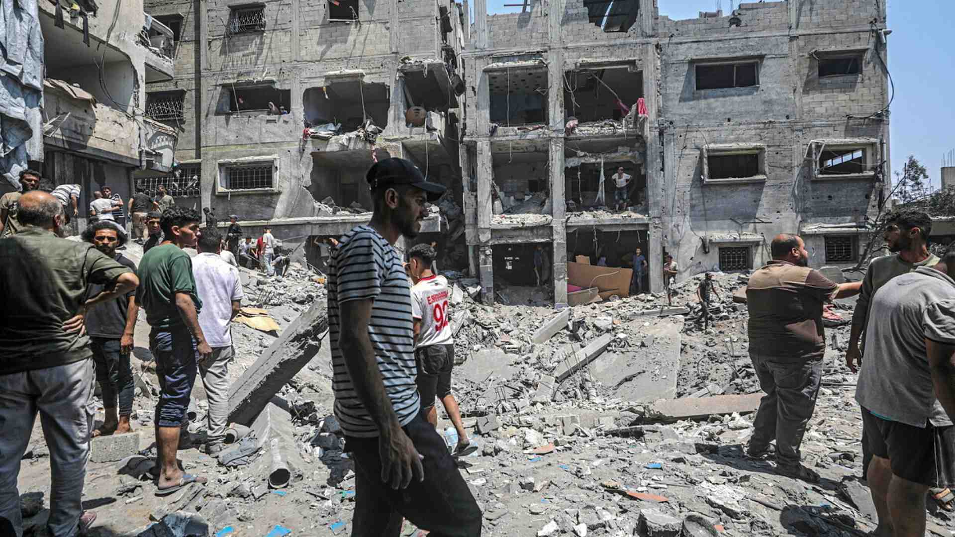 Immagine di Israele, Hamas e il fottuto capitalismo. Confronto volterriano tra due libri