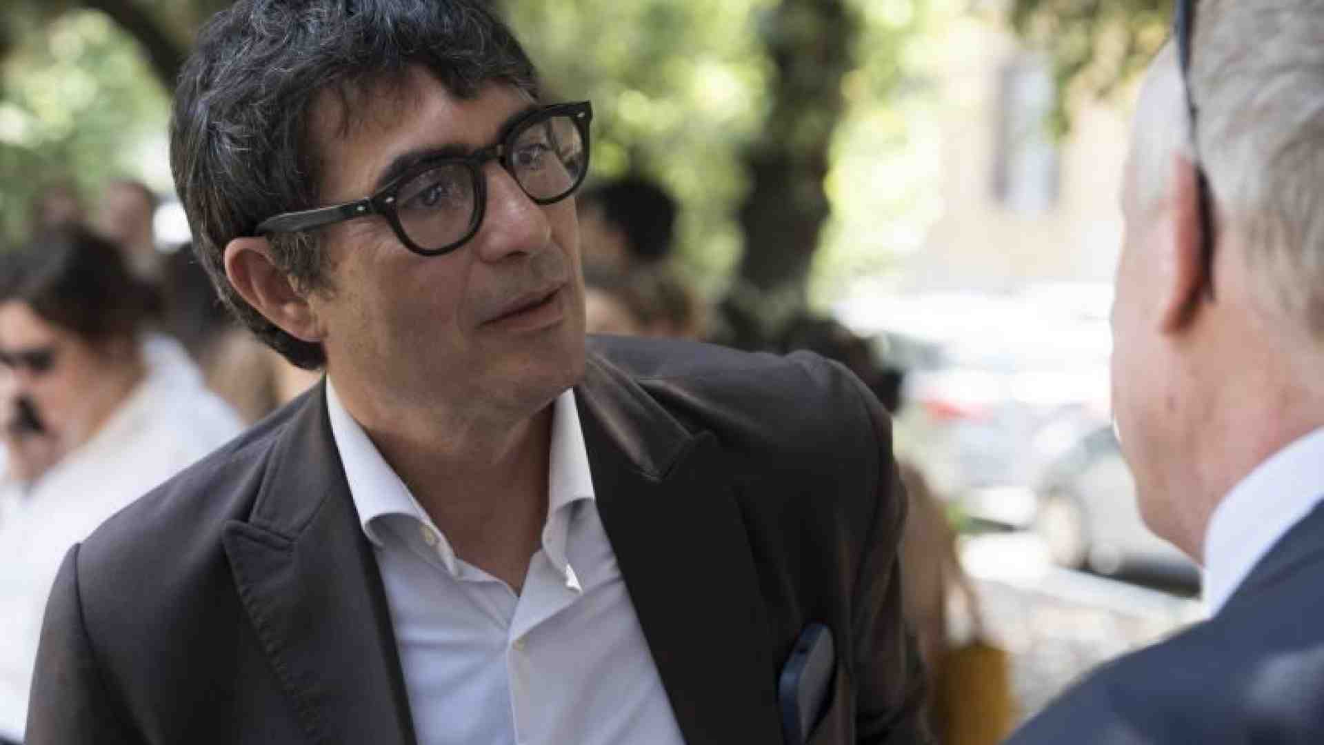 Immagine di Fratoianni: «Folle, indebitano i giovani per comprare armi»