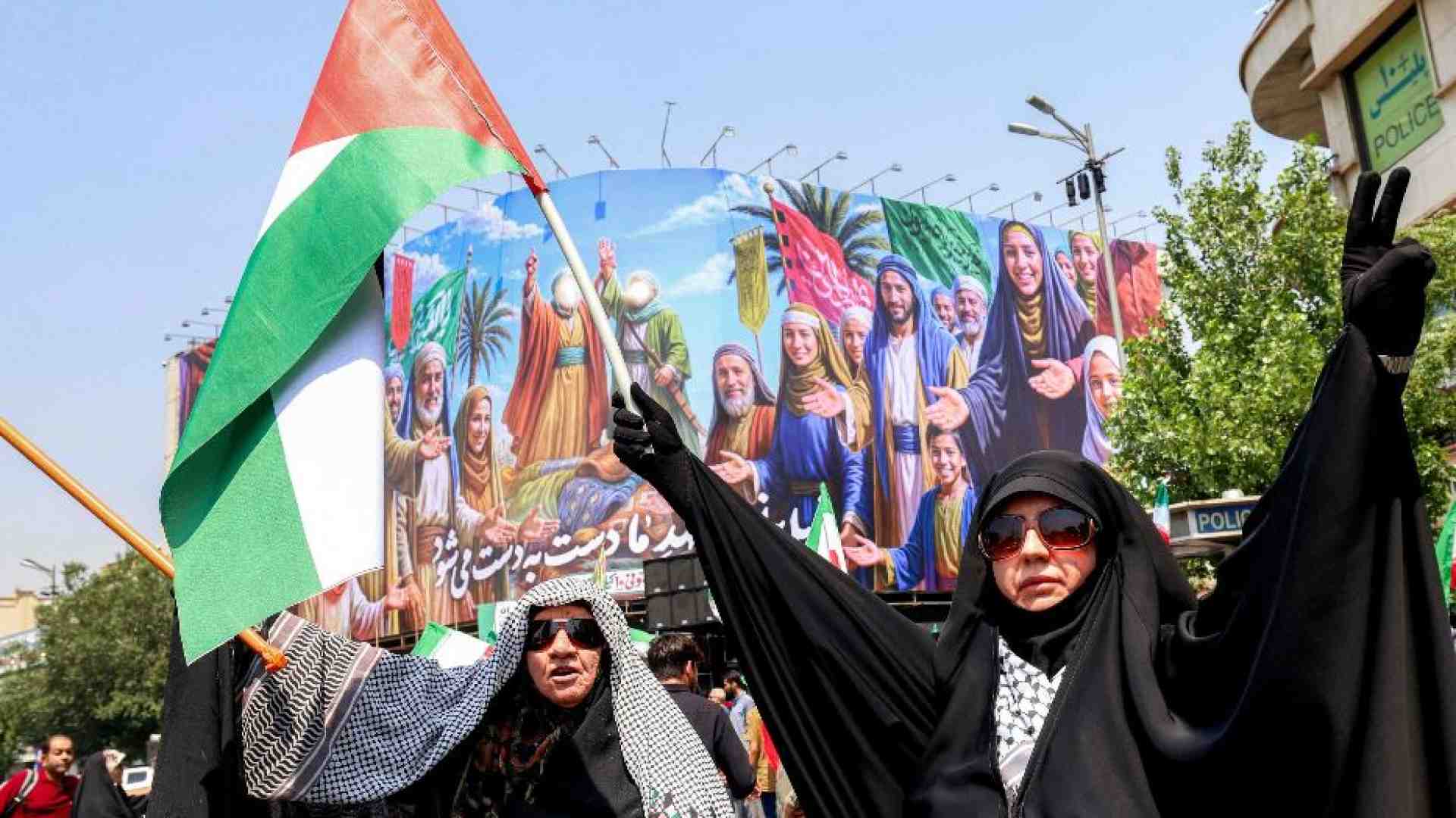 Immagine di A Teheran, tra i manifestanti: «Vogliono trasformarci in un'enorme Gaza»