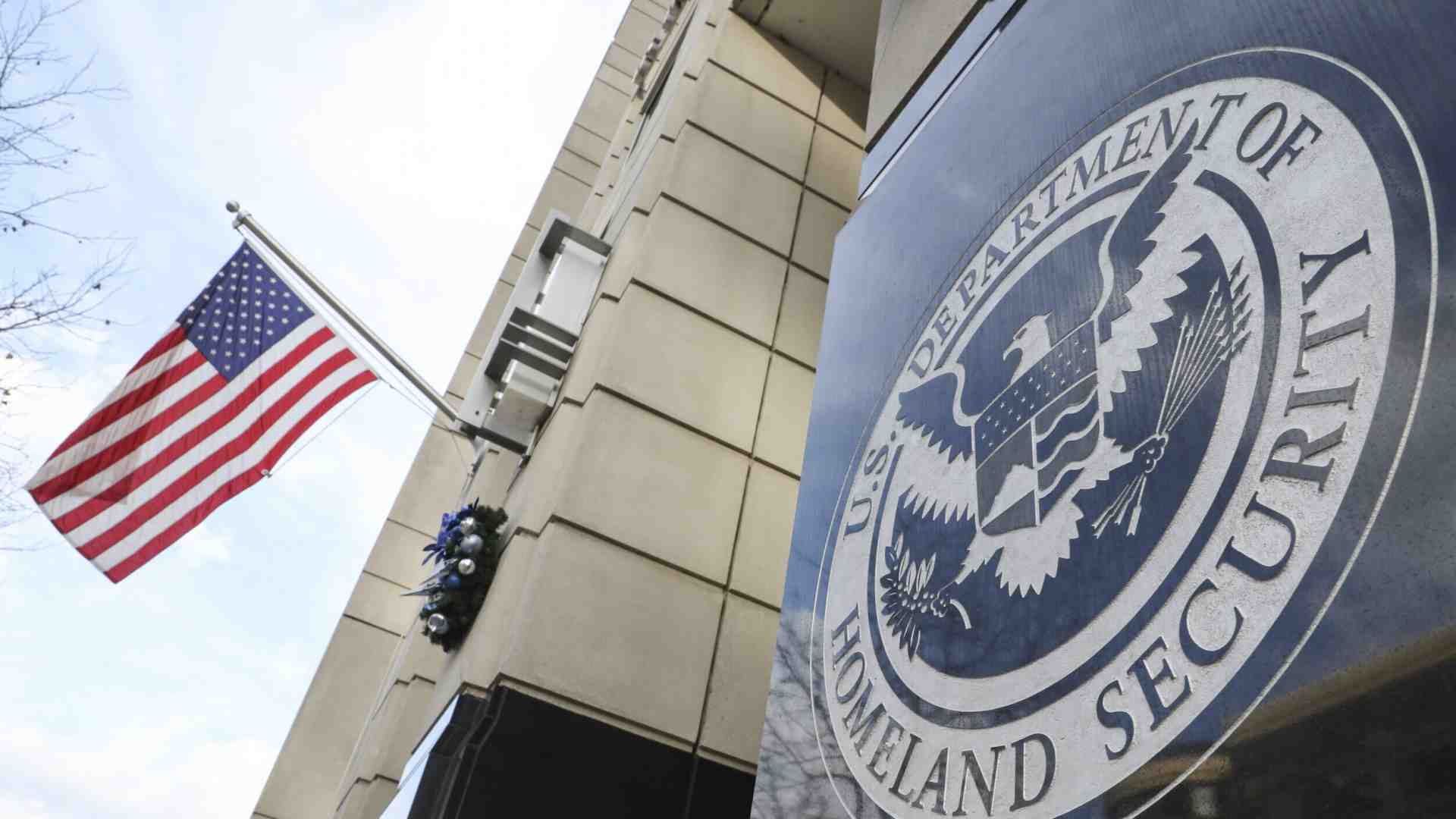 Immagine di L’agenzia americana per l’immigrazione rafforza i controlli sui datori di lavoro