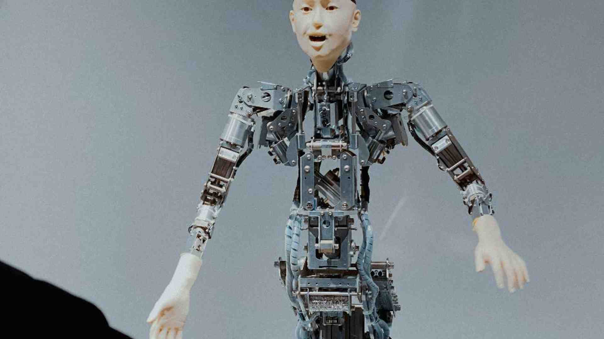 Immagine di Così la pelle elettronica conferirà agli androidi il tocco umano
