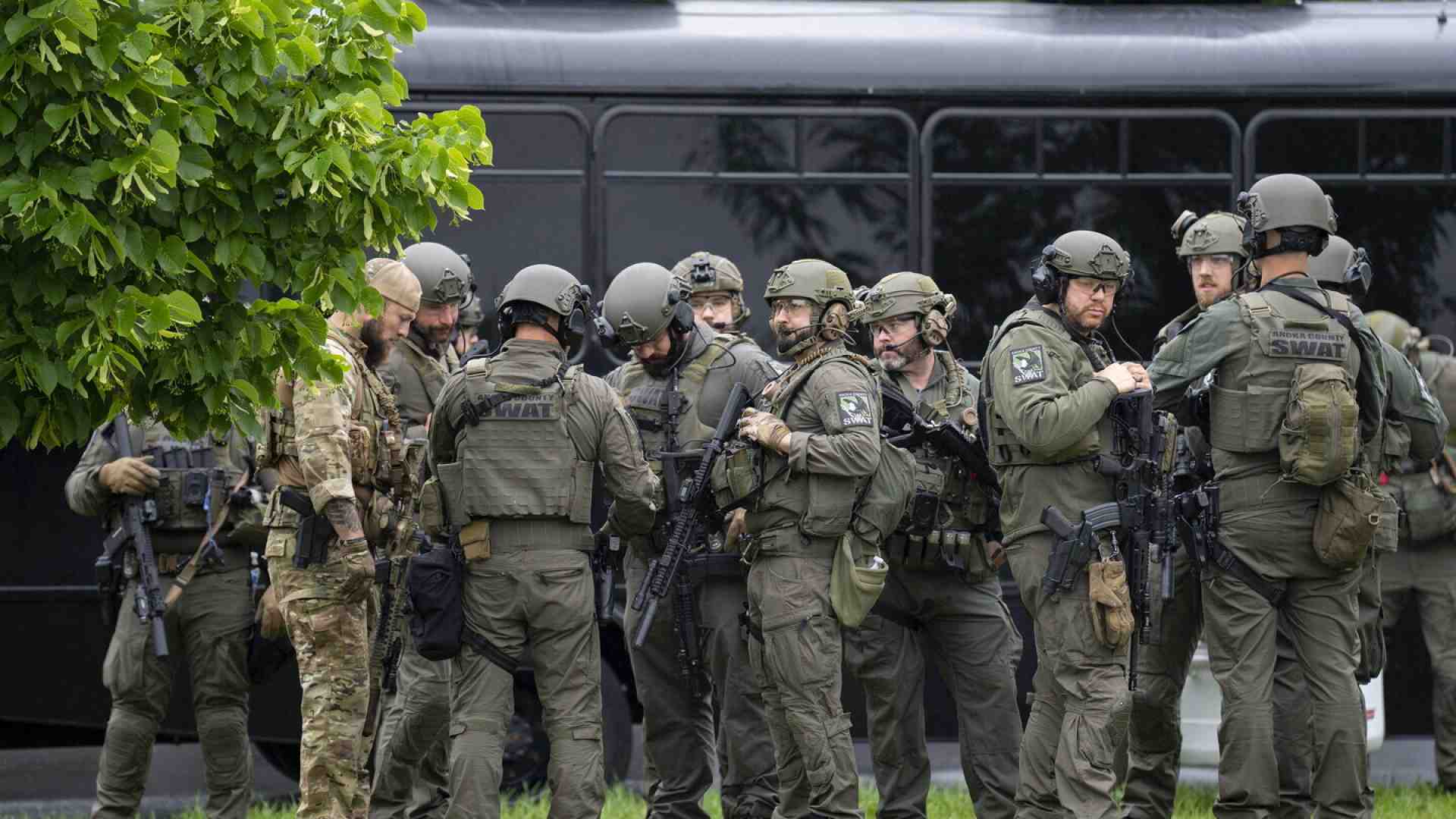 Immagine di Spari a Minneapolis: un uomo vestito da poliziotto uccide una deputata democratica