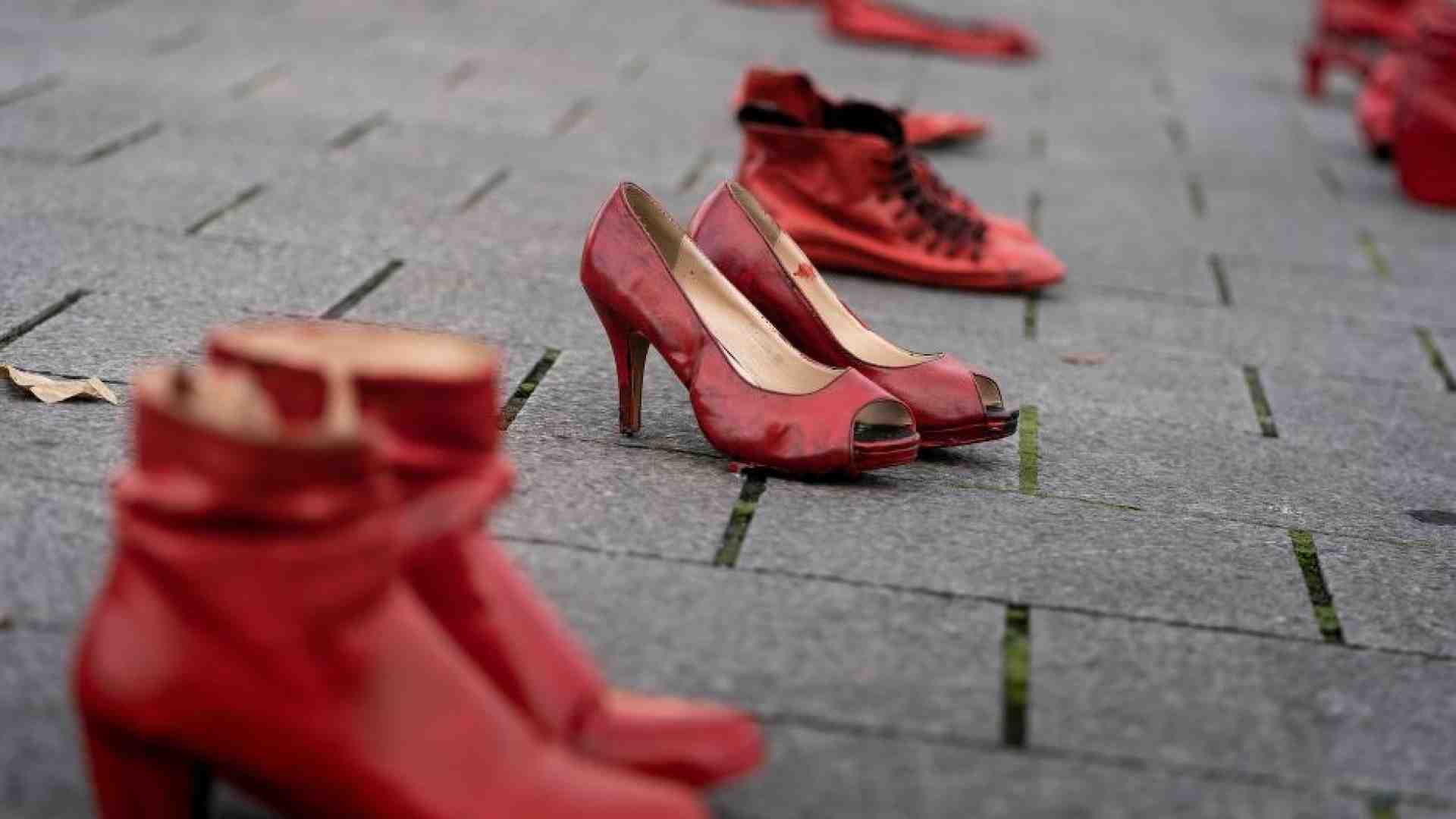 Immagine di Uccisa in strada dall'ex-marito davanti ai passanti