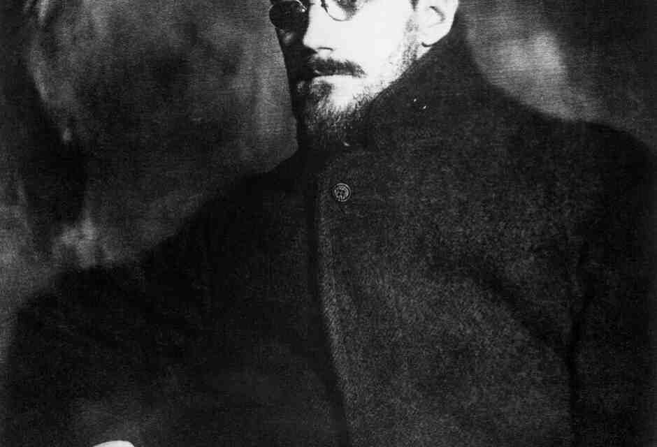 <span style="color: rgb(8, 8, 8); font-family: Lato, sans-serif; font-size: 14px;">James Joyce nel 1919 (foto Getty)</span>