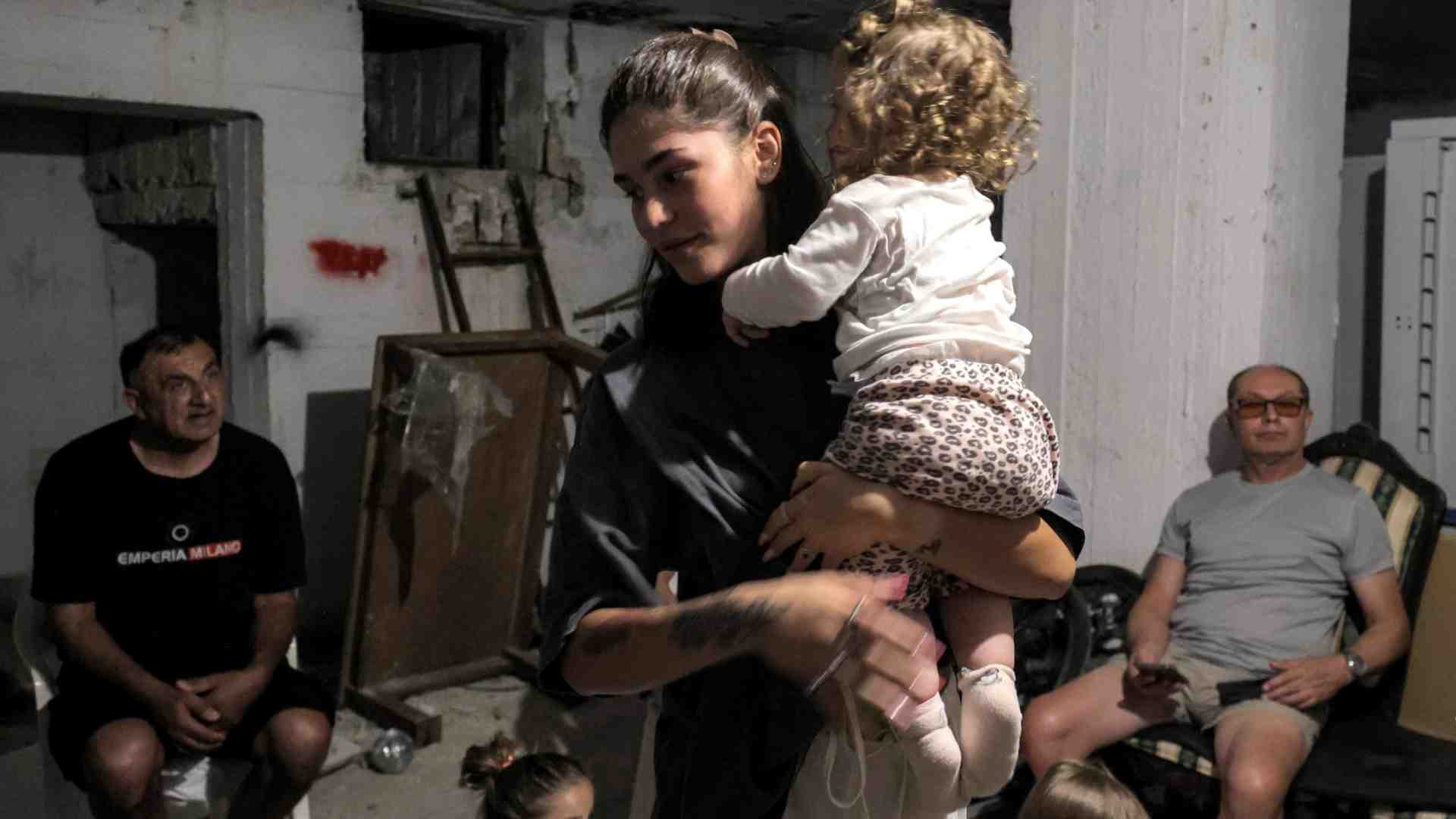 Immagine di La vita nei bunker delle famiglie israeliane. «Come 80 anni fa»