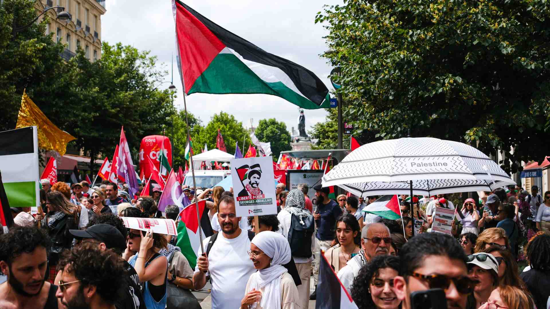 Immagine di Piazze pro ayatollah a Parigi, Berlino e Londra: le città nel mirino del terrore iraniano