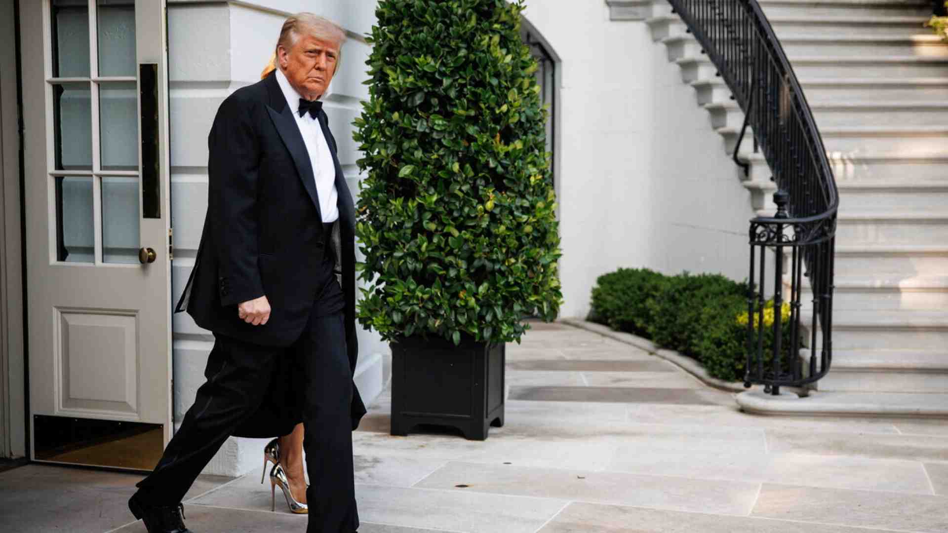 Immagine di Donald Trump sta portando l'America a sbattere contro un muro