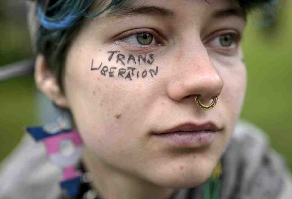 A una manifestazione per una legge a favore dei diritti della comunit&agrave; transgender, lo scorso anno a Berlino (foto Ap)&nbsp;<br />
