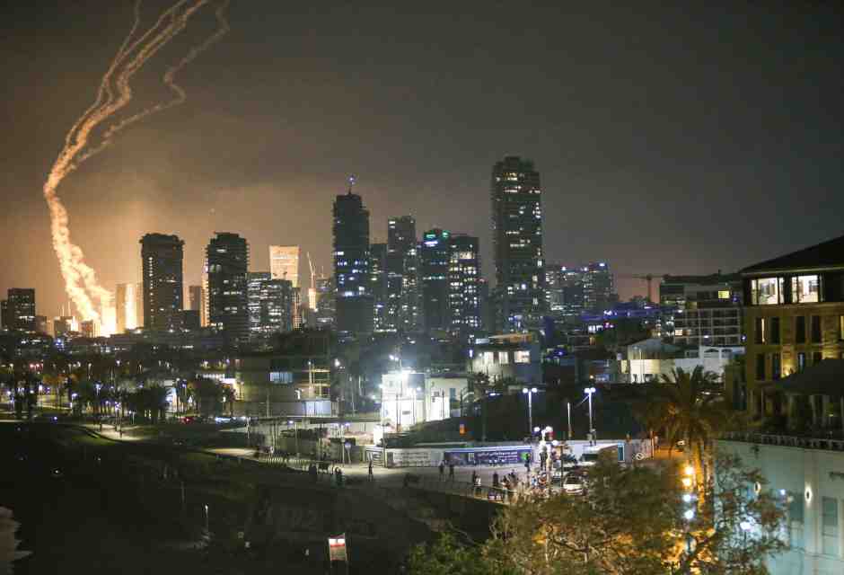 Israele attacca i siti nucleari di Fordo e Isfahan. Teheran risponde con lanci di missili