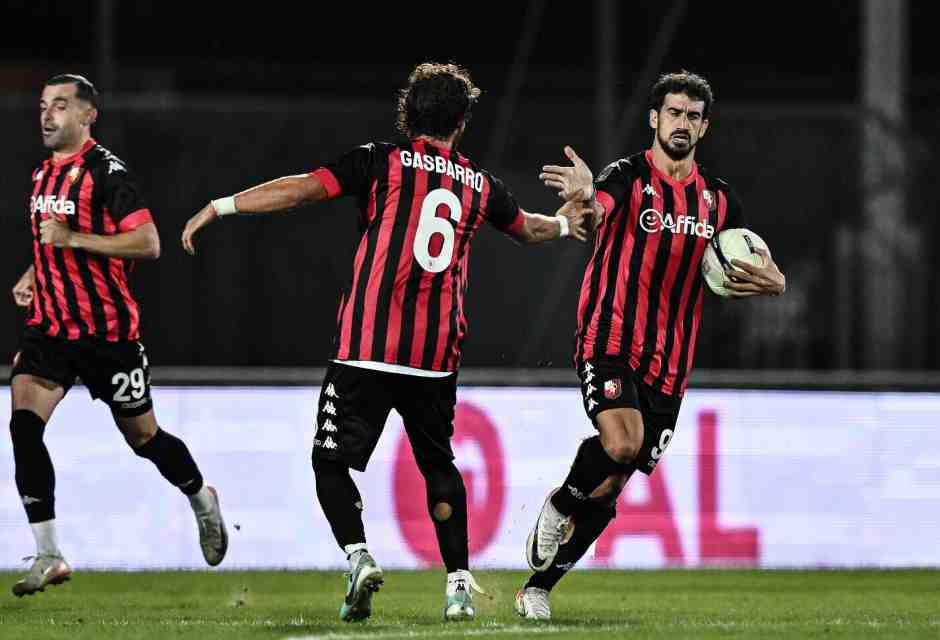 Rocco Costantino della Lucchese festeggia il suo gol durante Lucchese-Rimini (foto Getty)