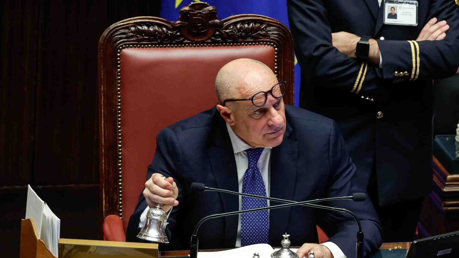 Immagine di Il governo va sotto alla Camera su una mozione per attrarre i ricercatori in Italia: "Ci siamo sbagliati a votare"
