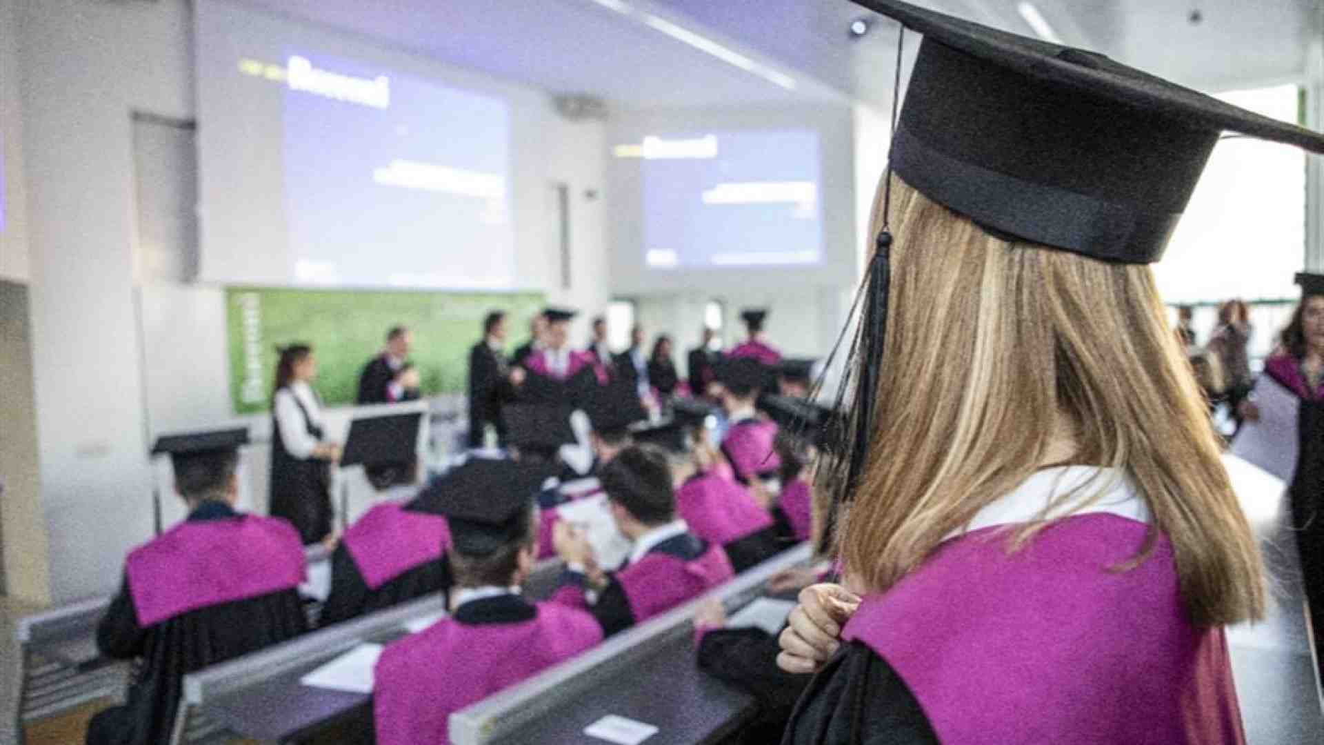 Immagine di Sempre più "dottori" richiesti dal mercato, ma resta il divario di genere