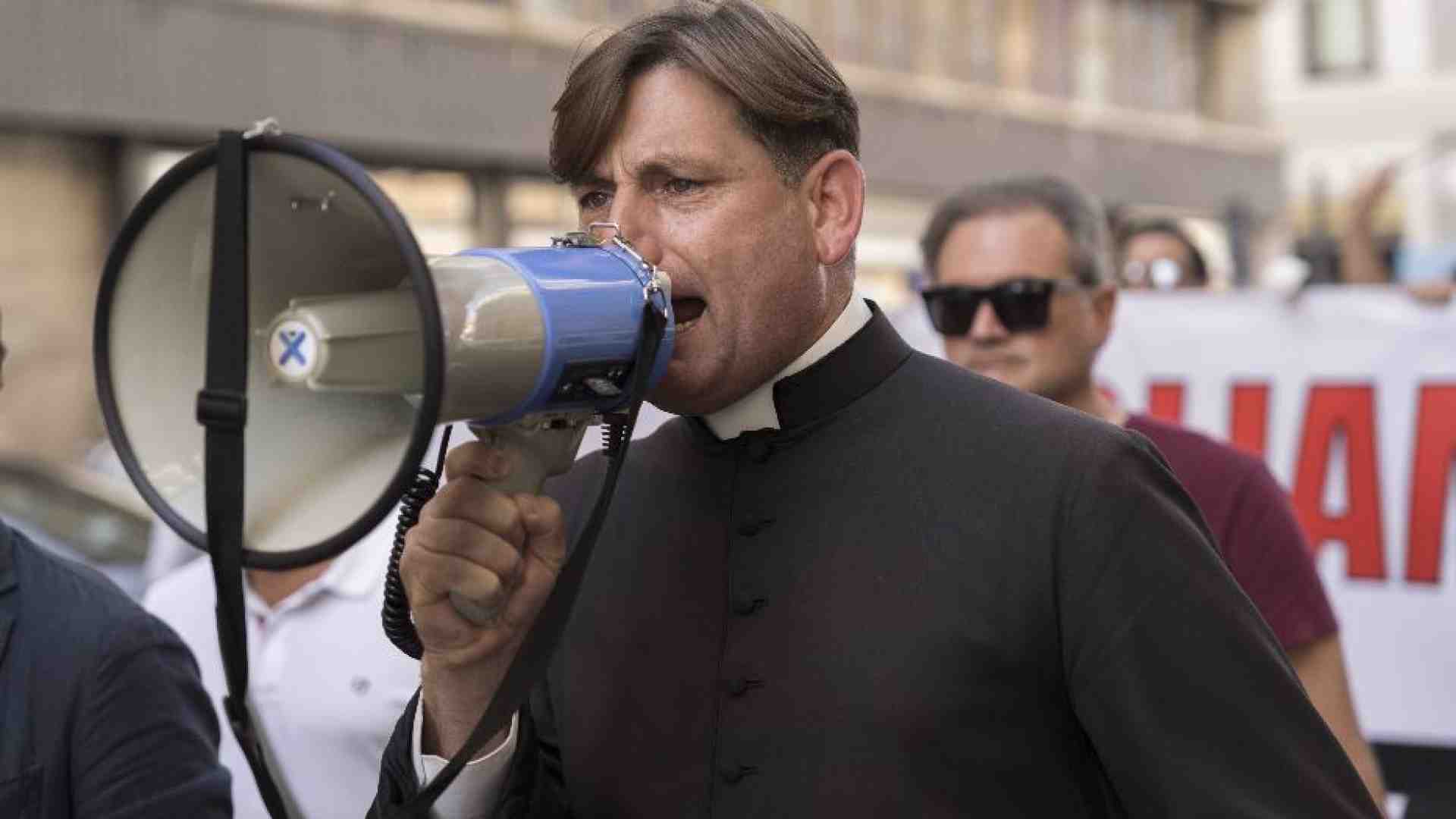 Immagine di Don Coluccia, nuova aggressione. E lui: «Proseguirò il cammino»