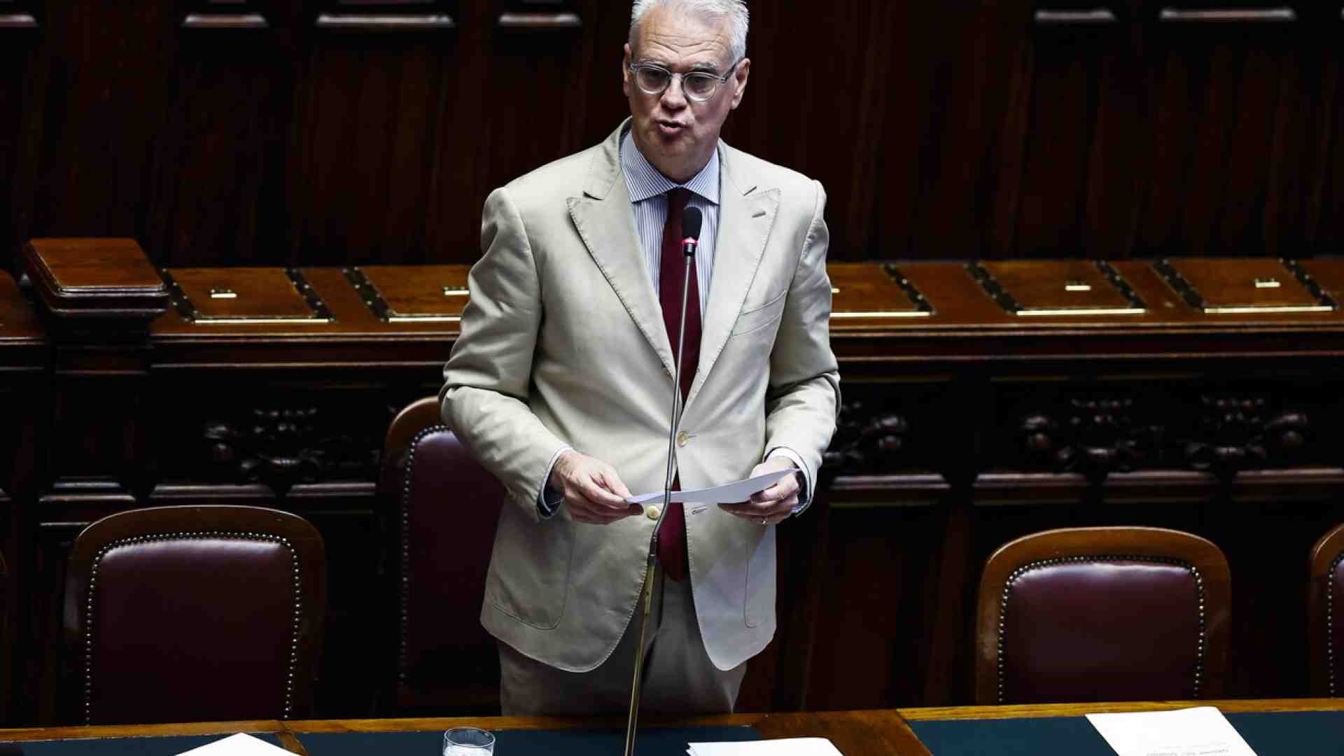 Immagine di Infermieri, solo la Cisl firma il rinnovo del contratto. Zangrillo: "Cgil e Uil isolate”