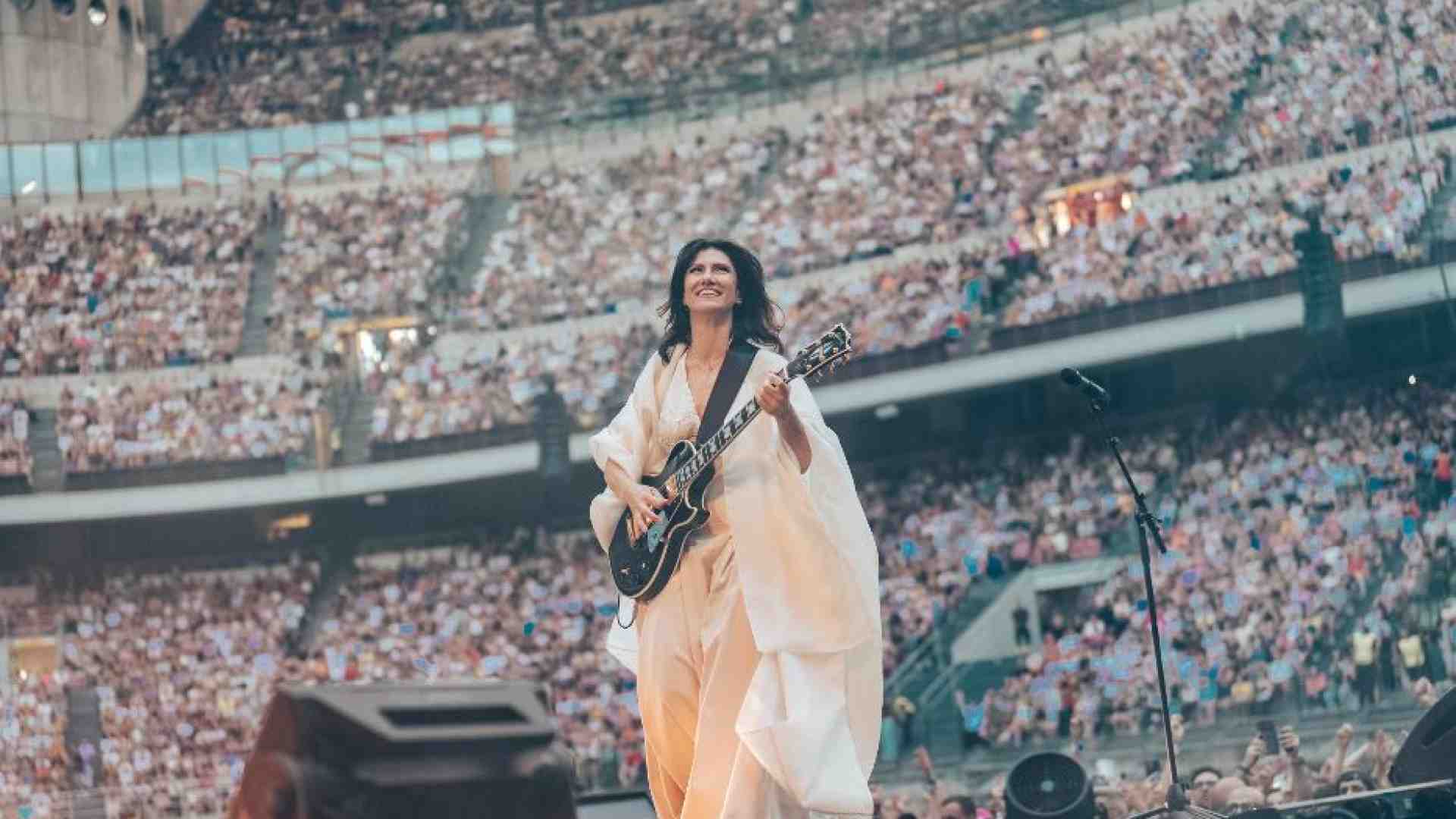Immagine di Elisa conquista San Siro col suo concerto green