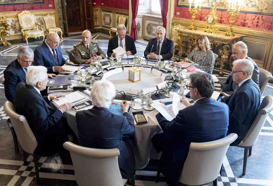 Meloni frena sul coinvolgimento dell'Italia nella guerra all'Iran. Ciriani: "Prima il voto delle Camere"