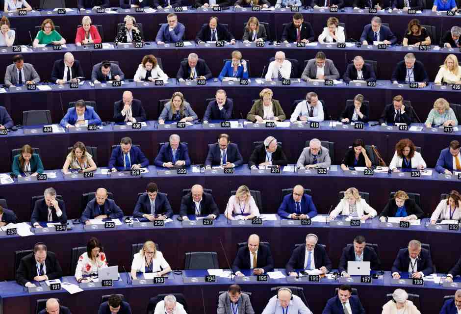 A Bruxelles i dem si dividono e protestano sulle parole “Difesa europea”. Minuetto
