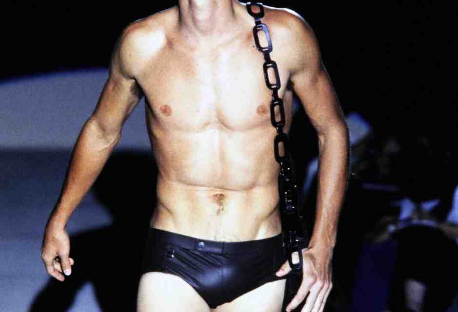 <span style="font-family: "Helvetica Neue"; font-size: 14.6667px;">Immagine della sfilata Gucci Menswear Collection primavere 1997 (Foto di Davide Maestri)</span>