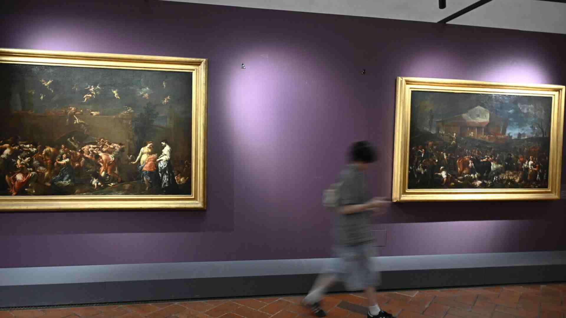 Immagine di Cosa dice di noi il turista inciampato per scattarsi una foto davanti a un quadro agli Uffizi