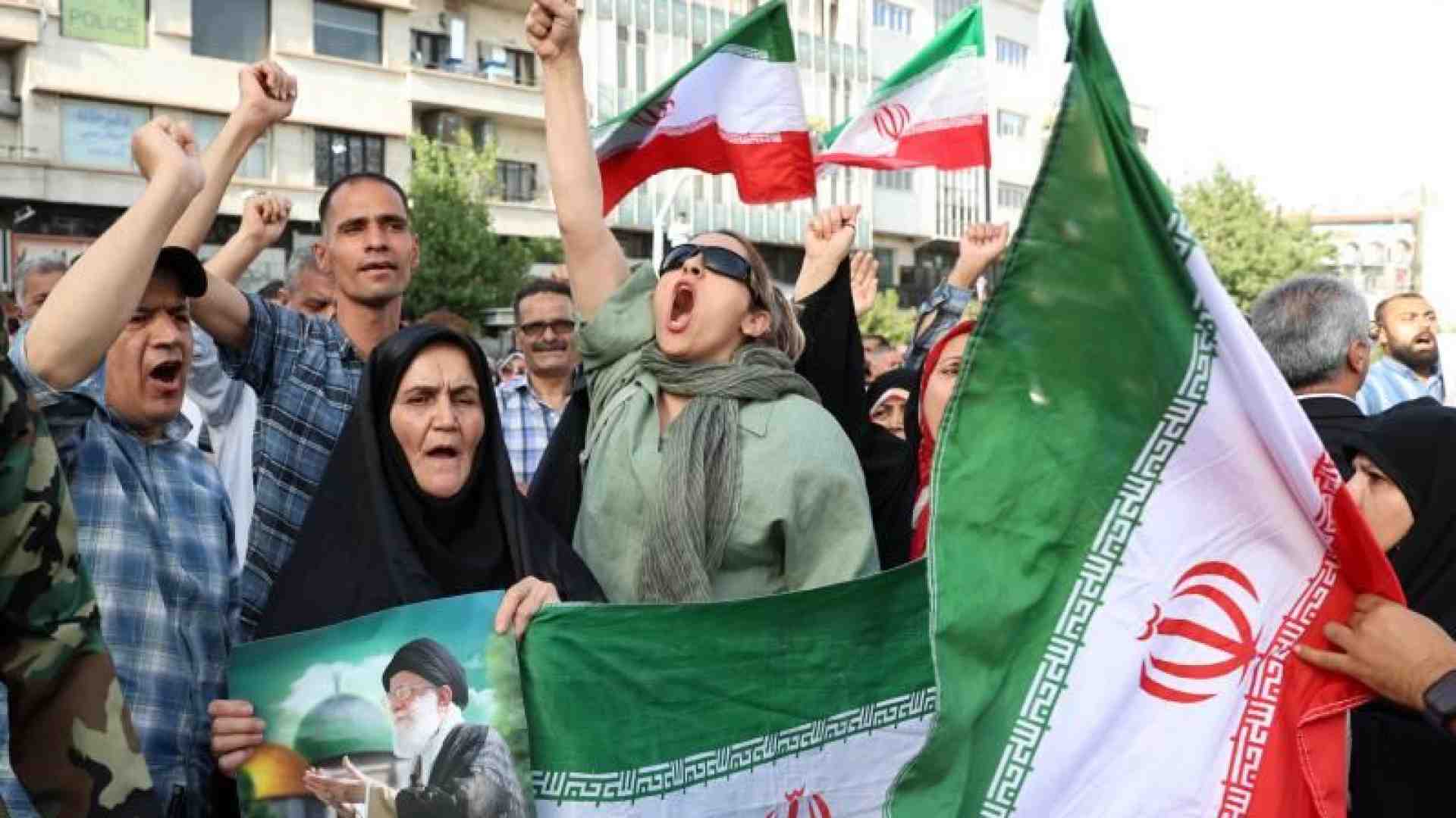 Immagine di Visto da Teheran: incetta di olio e zucchero, prezzi del pane alle stelle