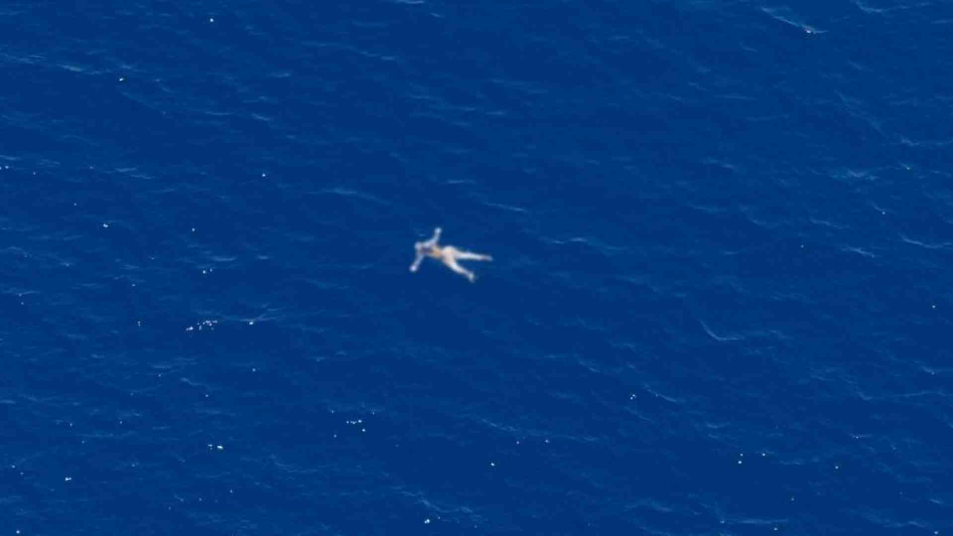 Immagine di L'orrore in una foto: corpi di migranti galleggiano nel Mediterraneo